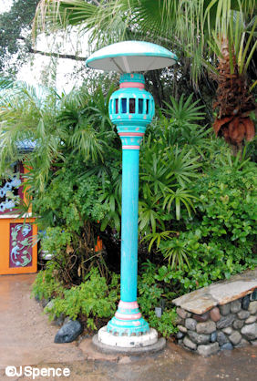 Basic Discovery Island Lamppost