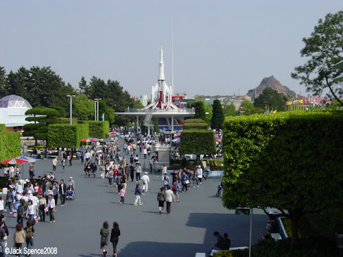 Concourse Tomorrowland Tokyo Disneyland