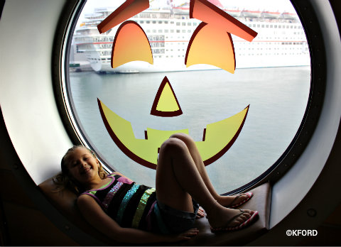 disney-dream-halloween-pumpkin-window.jpg
