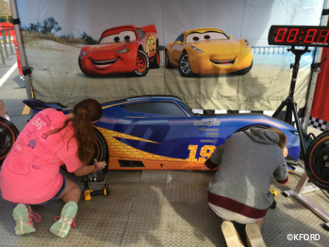 disney-pixar-cars3-road-to-the-races-pit-crew-competition.jpg